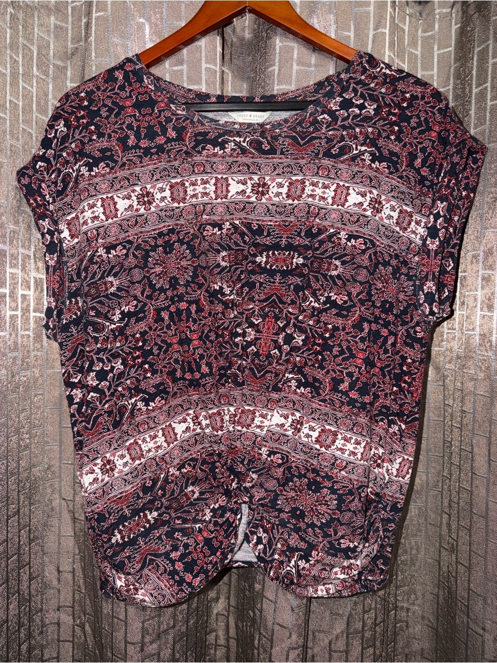 Lucky Brand M Boho Floral Print Short Sleeve Top - Navy and Burgundy